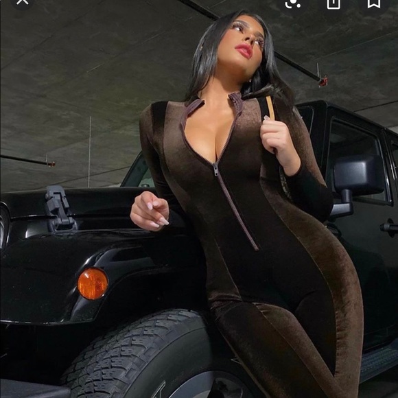 Fashionova ‘Chocolate dream velvet jumpsuit’ - Picture 8 of 9